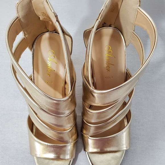 BNWOT - GOLD STRAPPY SHOES - Size 10 - Picture 9 of 12
